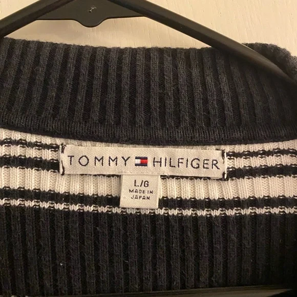 🟢 Clearance- Tommy Hilfiger sweater V neck size Large NWT - Picture 3 of 4
